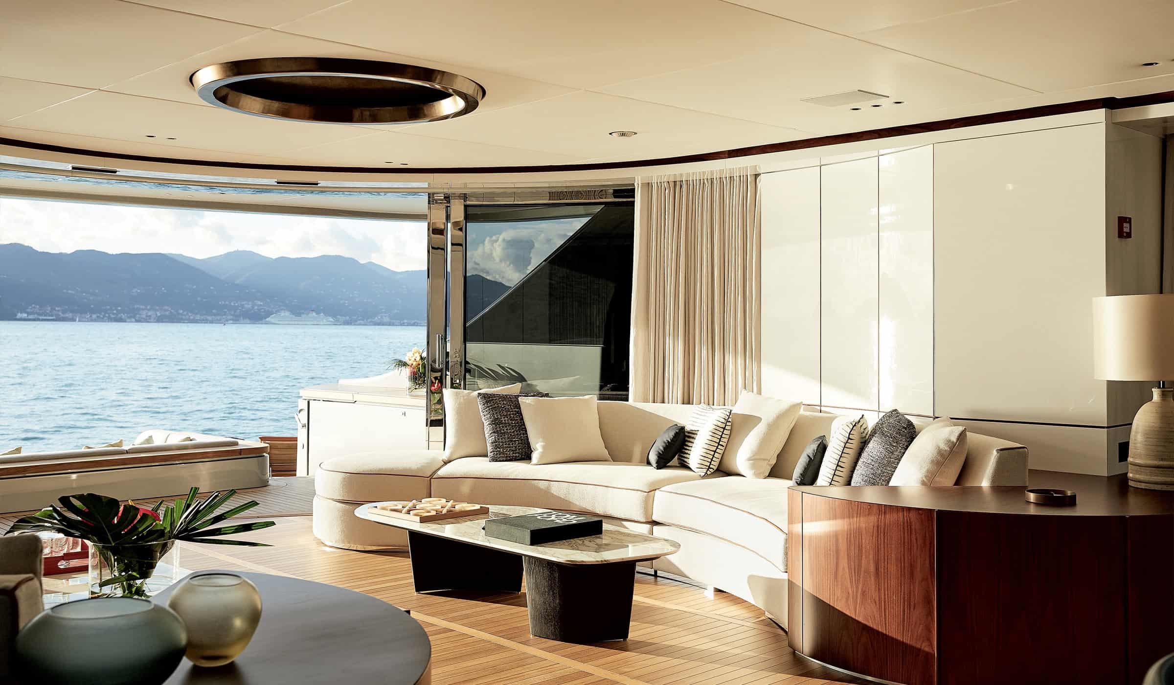 08.Benetti-Yachts-Familes-Oasis-Carousel-05-Social-Design