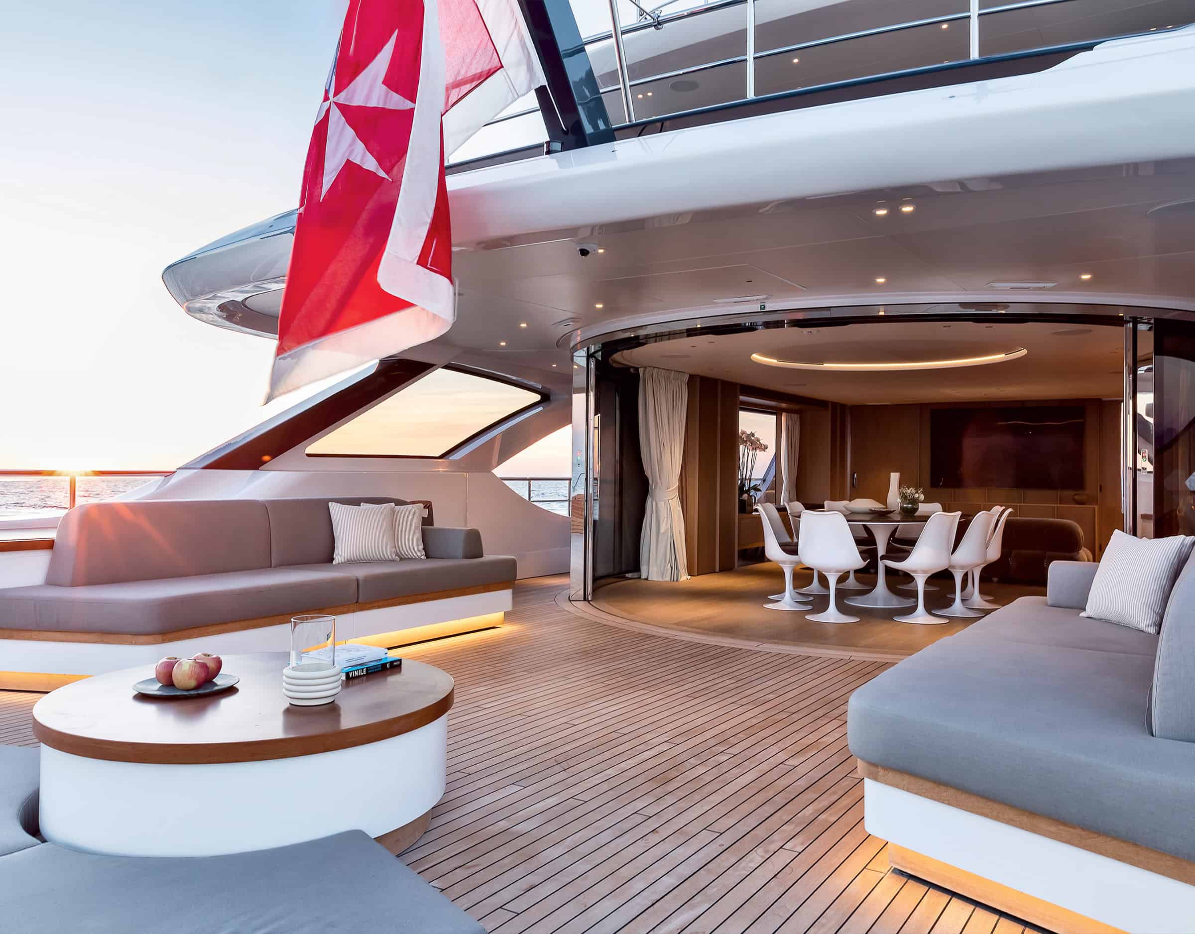 Benetti-Yachts-Oasis-34M-Interior-Flexible-Ambience