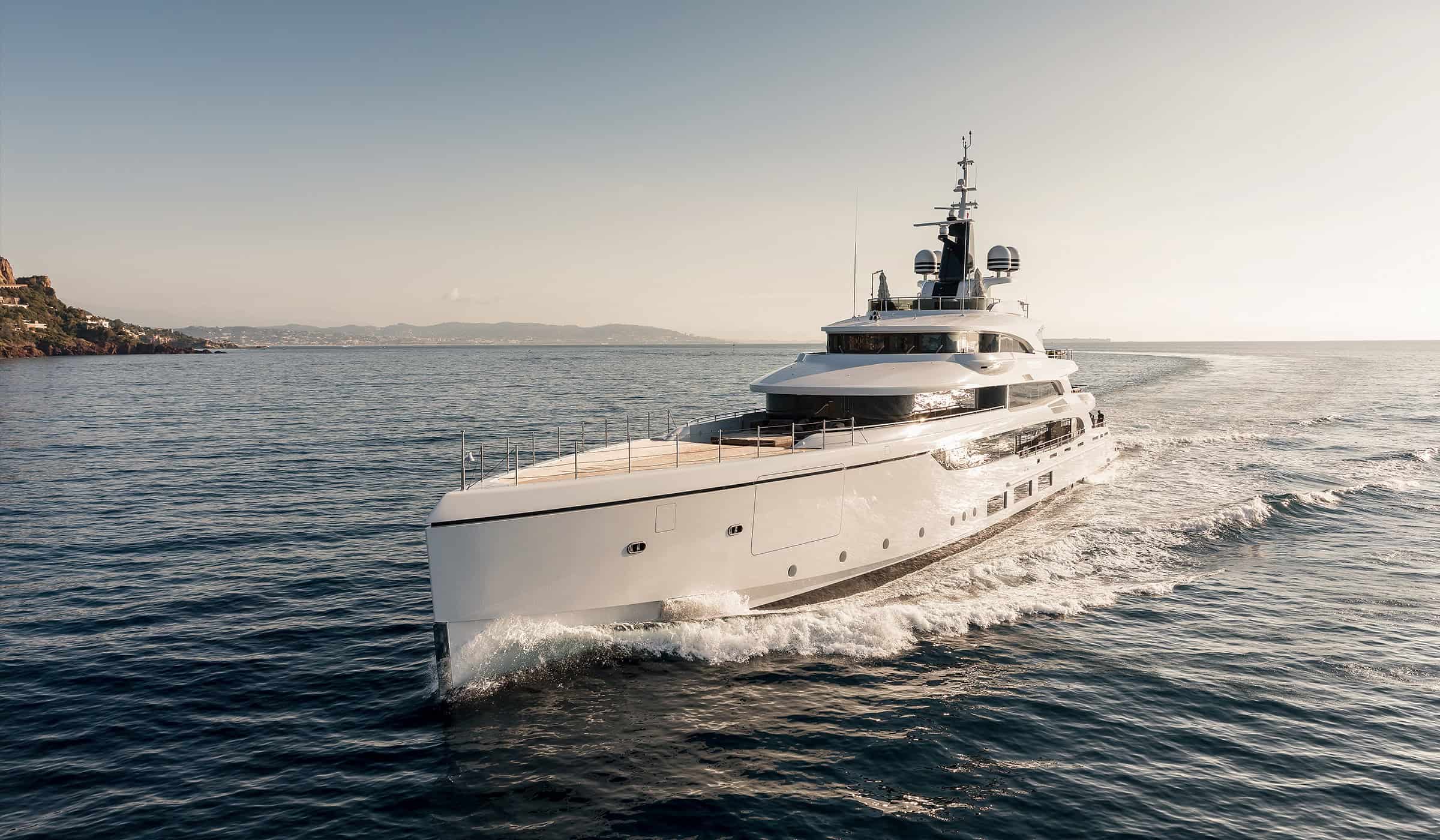 Benetti-HOY-Design-Hub-Giorgio-M-Cassetta-07-Carousel-01-Triumph