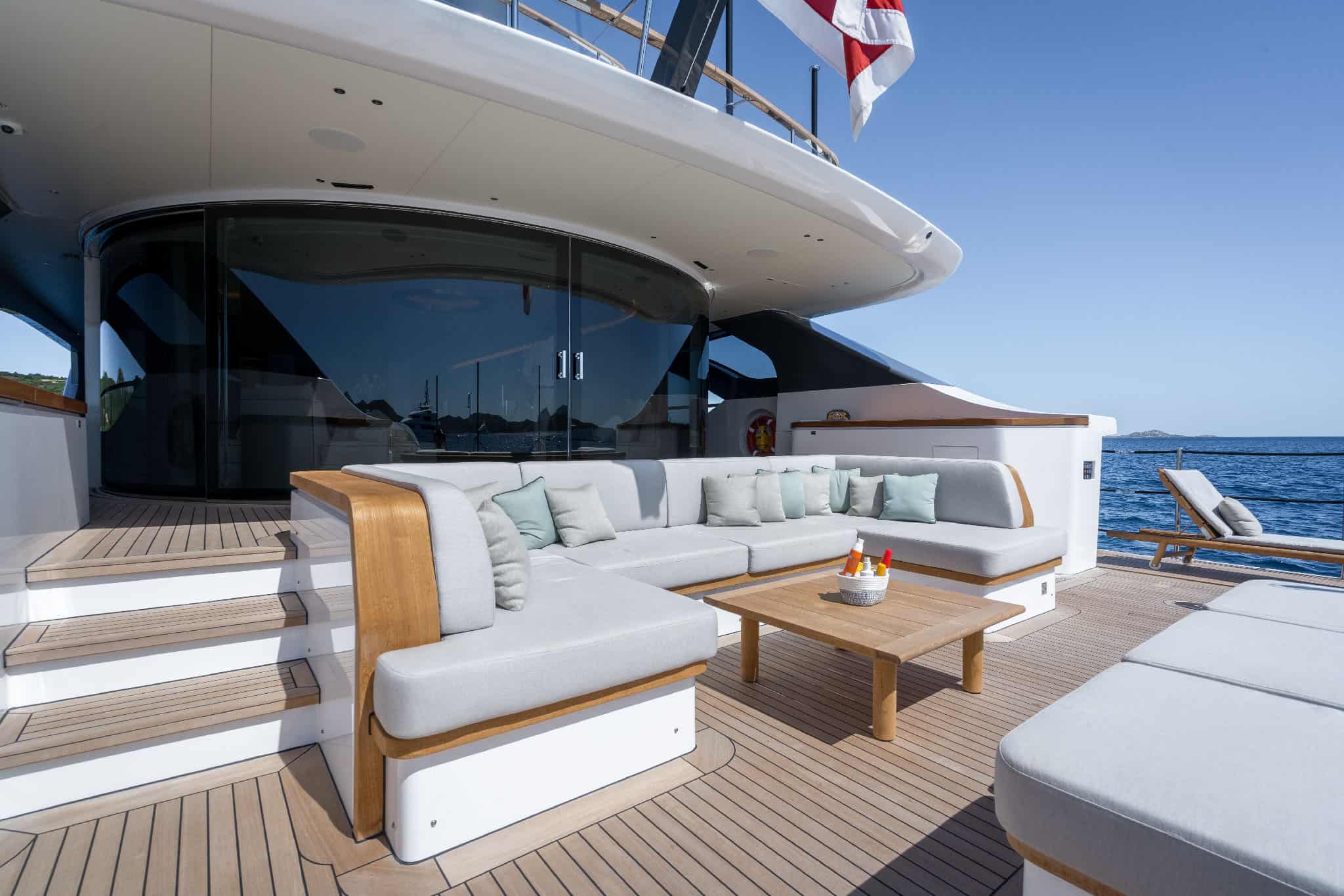 Benetti-Oasis-40M-MY-Oreos_Main-Deck_1