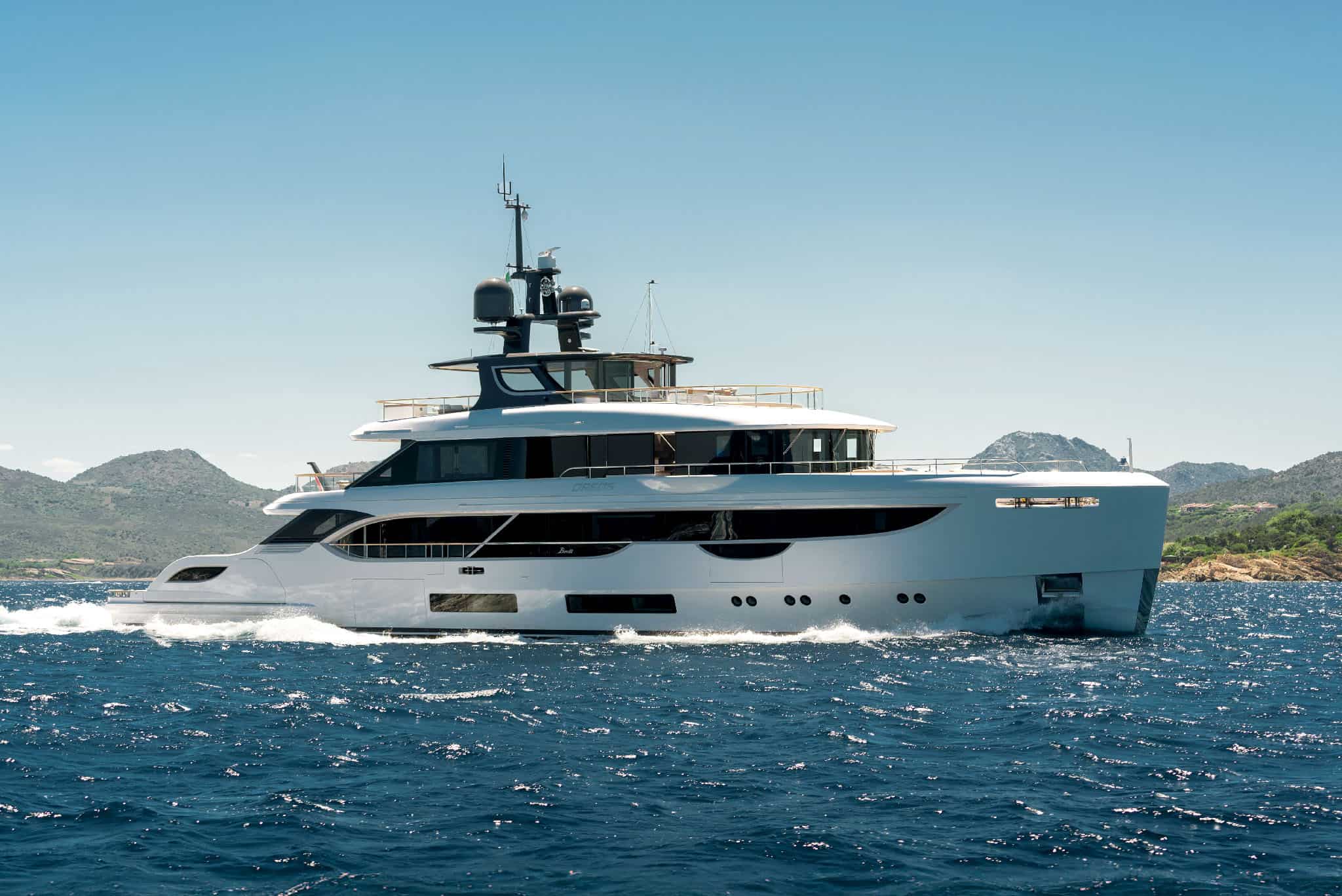 Benetti-Oasis-40M-MY-Oreos_Upper-Deck_running