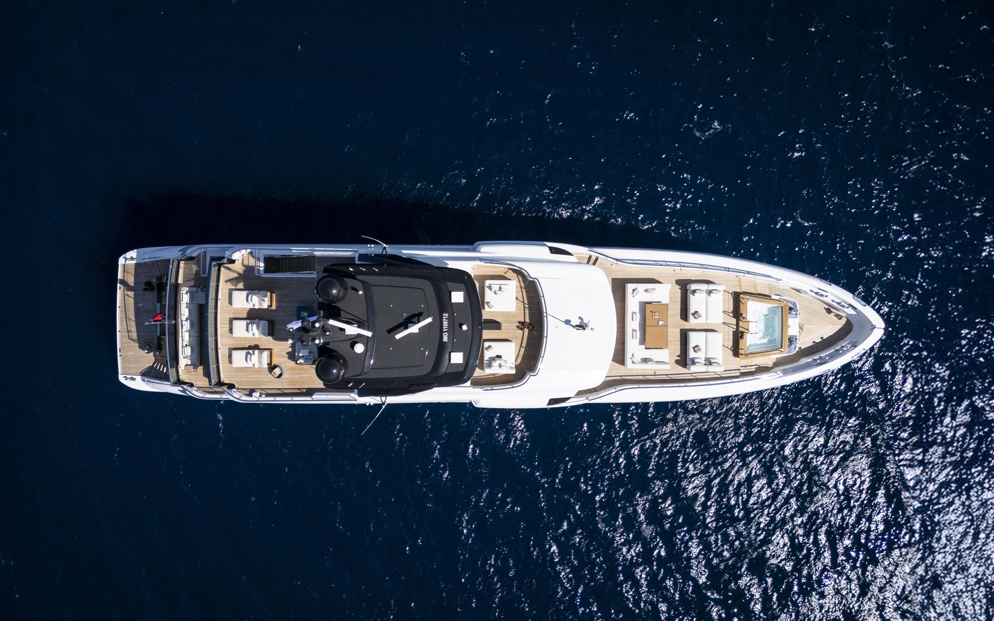 Benetti-Yachts-Class-44M-Exteriors-04-Fullscreen