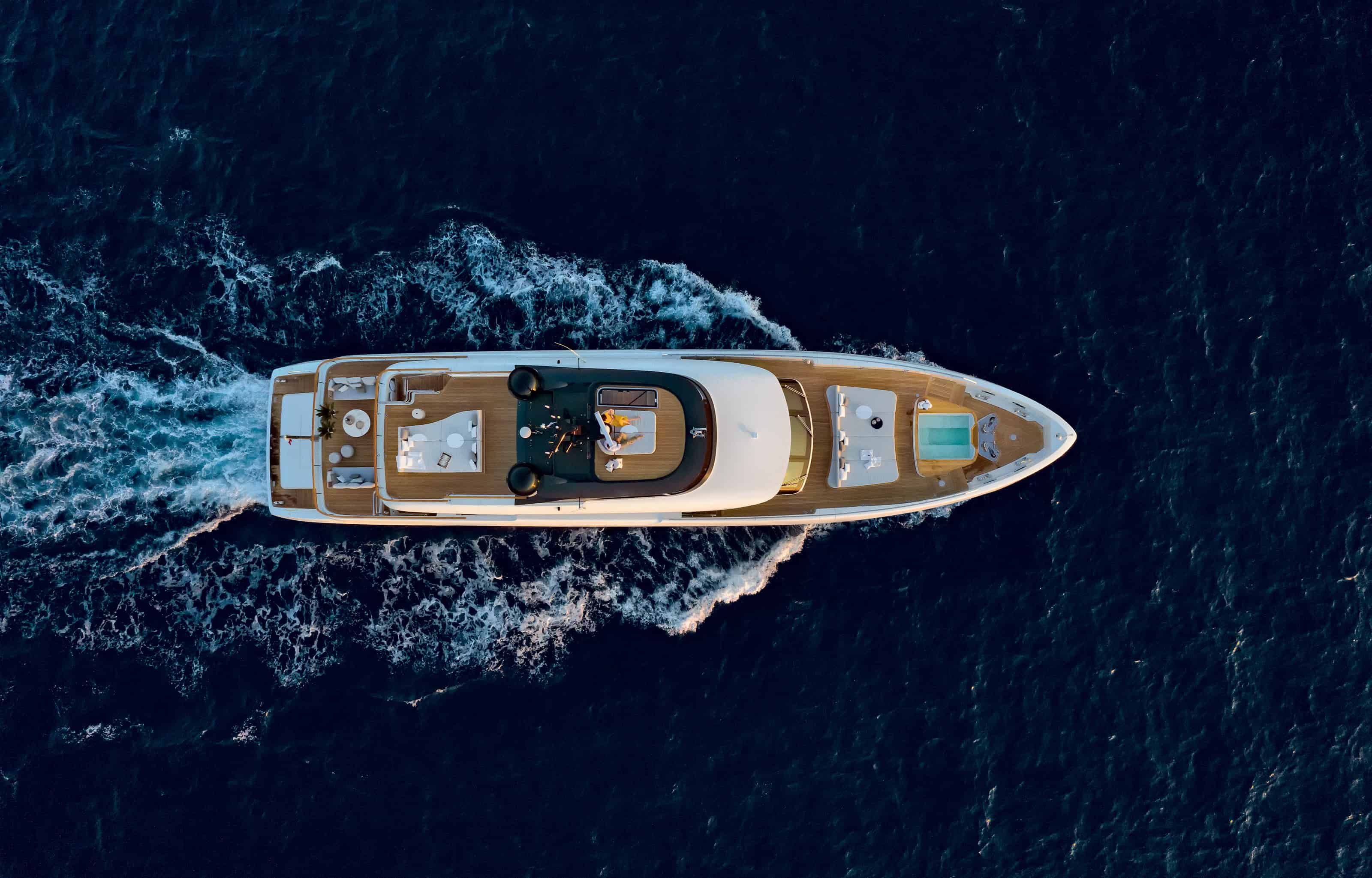 Benetti-Yachts-Class-Motopanfilo-37M-Exteriors-05-Fullscreen