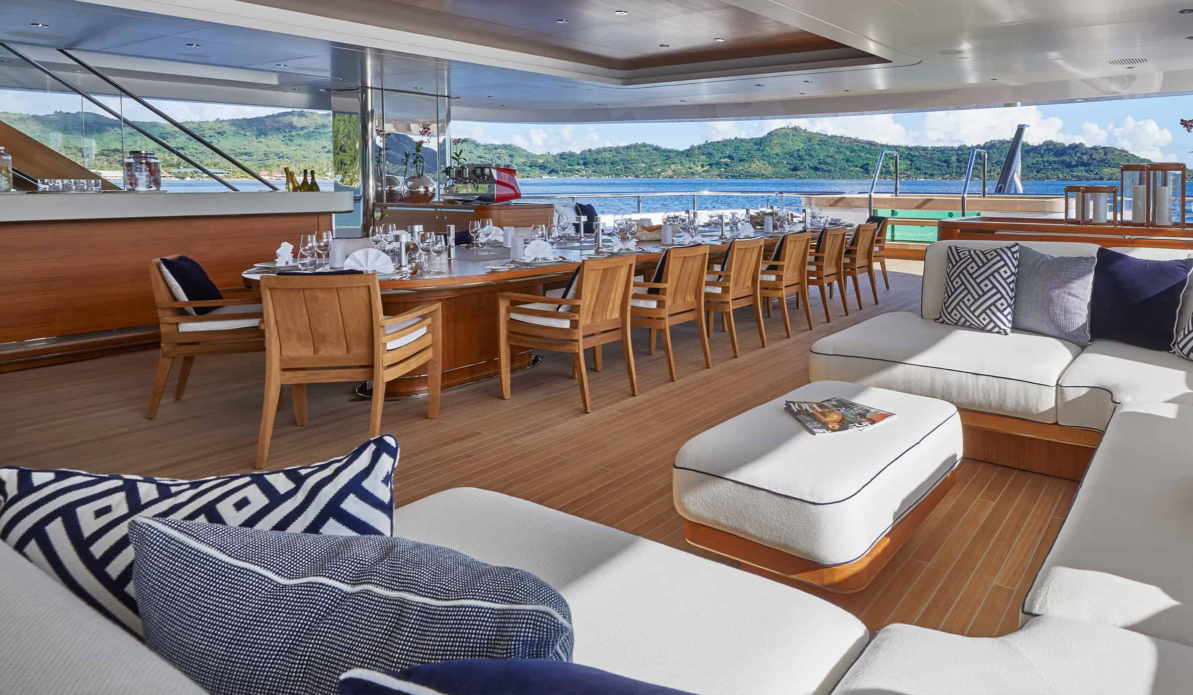 Benetti-Yachts-Custom-Ije-Exteriors-02-Dining-Table