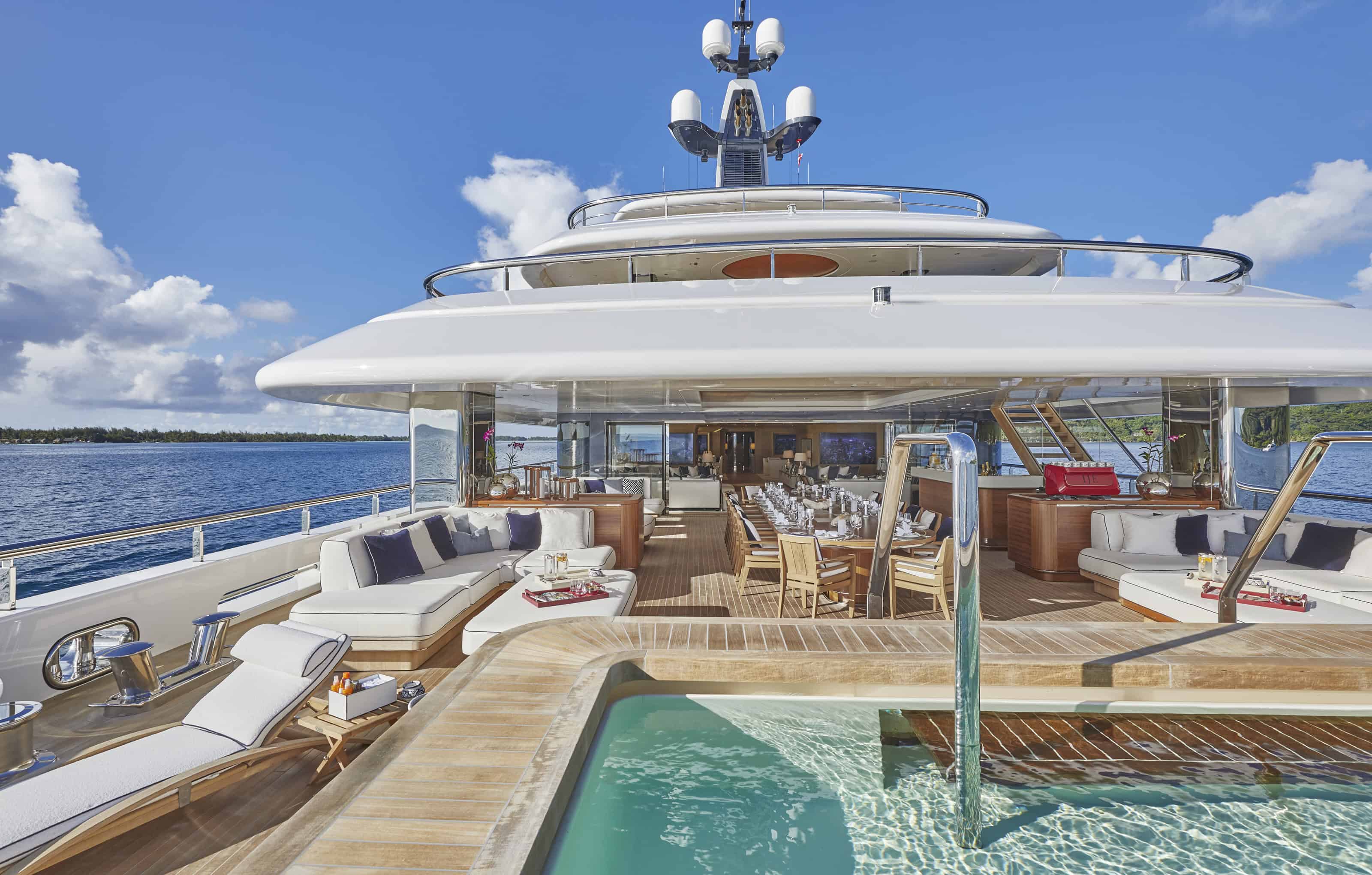 Benetti-Yachts-Custom-Ije-Exteriors-04-Fullscreen