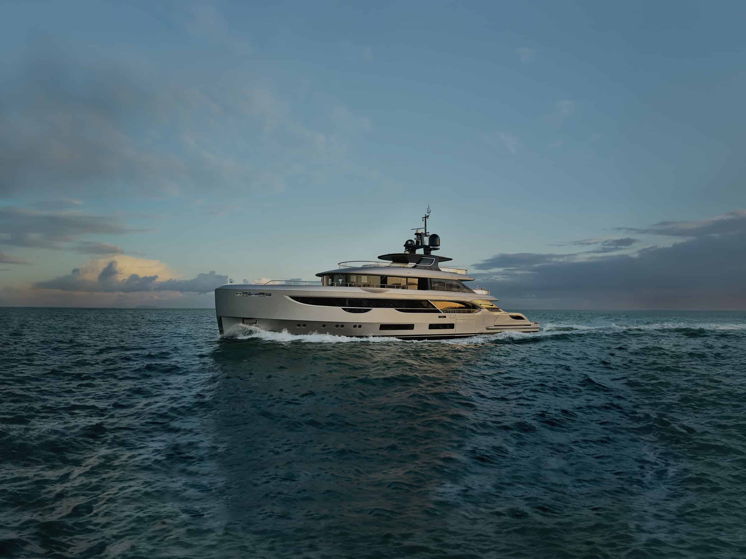 Benetti-Yachts-Oasis-Family-Intro-Hero