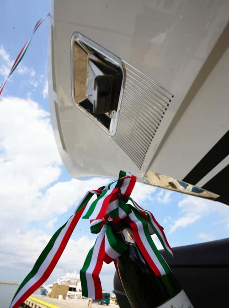 Benetti-BM002-Mediterraneo-116_launch-detail-744x1