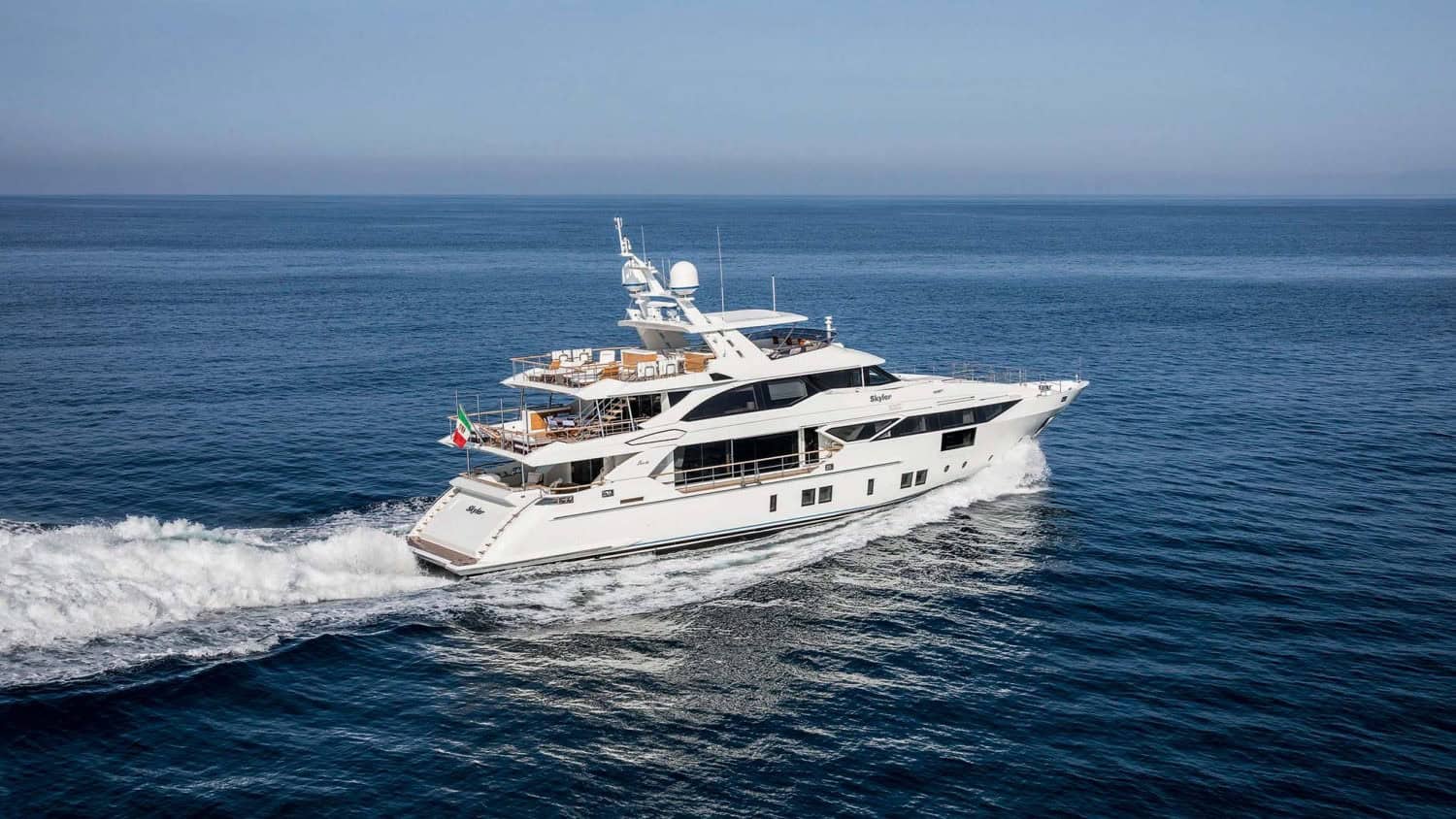 Benetti-Fast-125-Skyler_running-2040x1148-1500x844