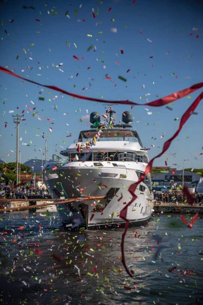 Benetti-MY-Lucky-Wave-launch_Diamond-3-666x1000