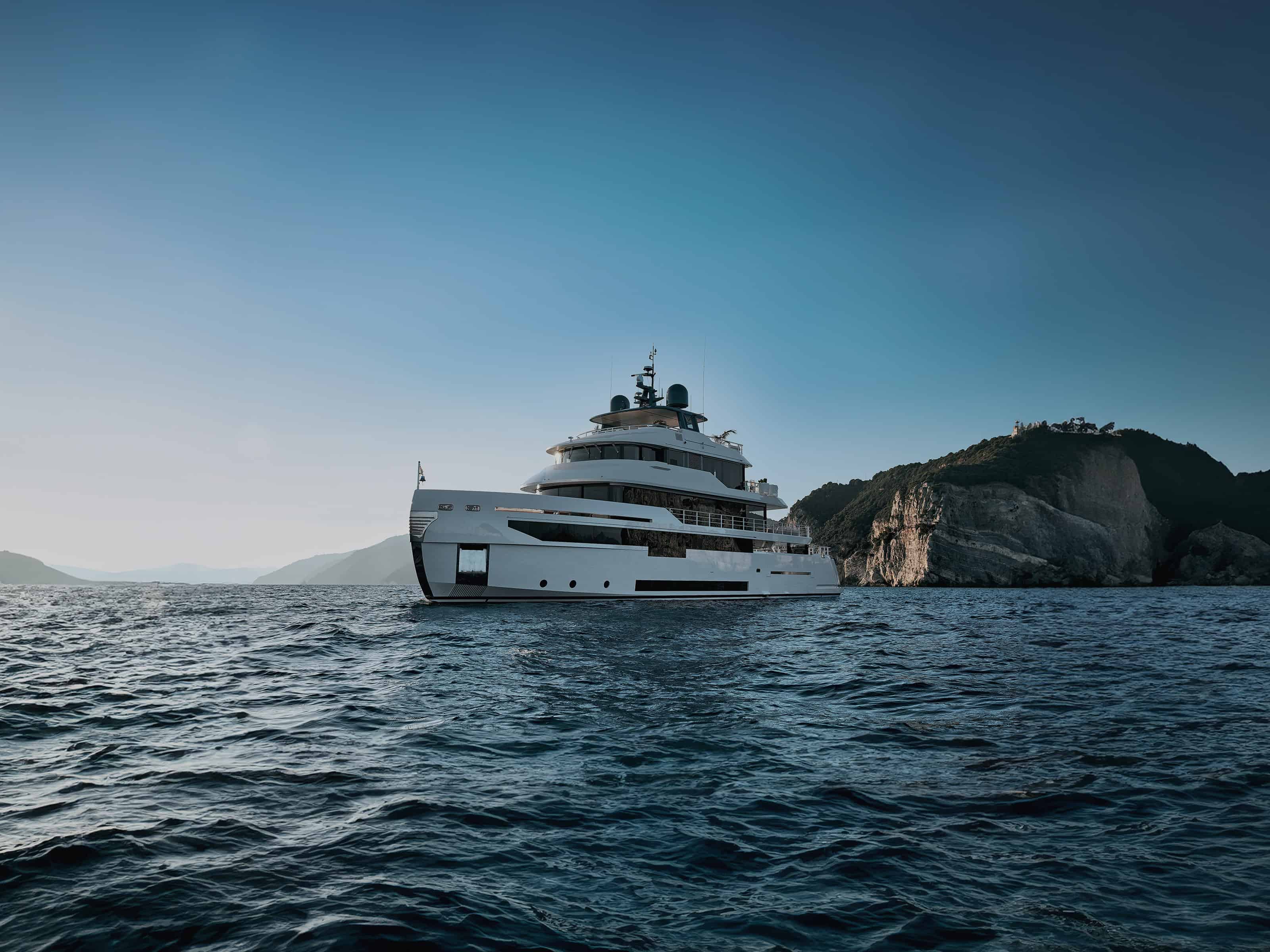 Benetti-Yachts-B.YOND-Family-Intro-Hero