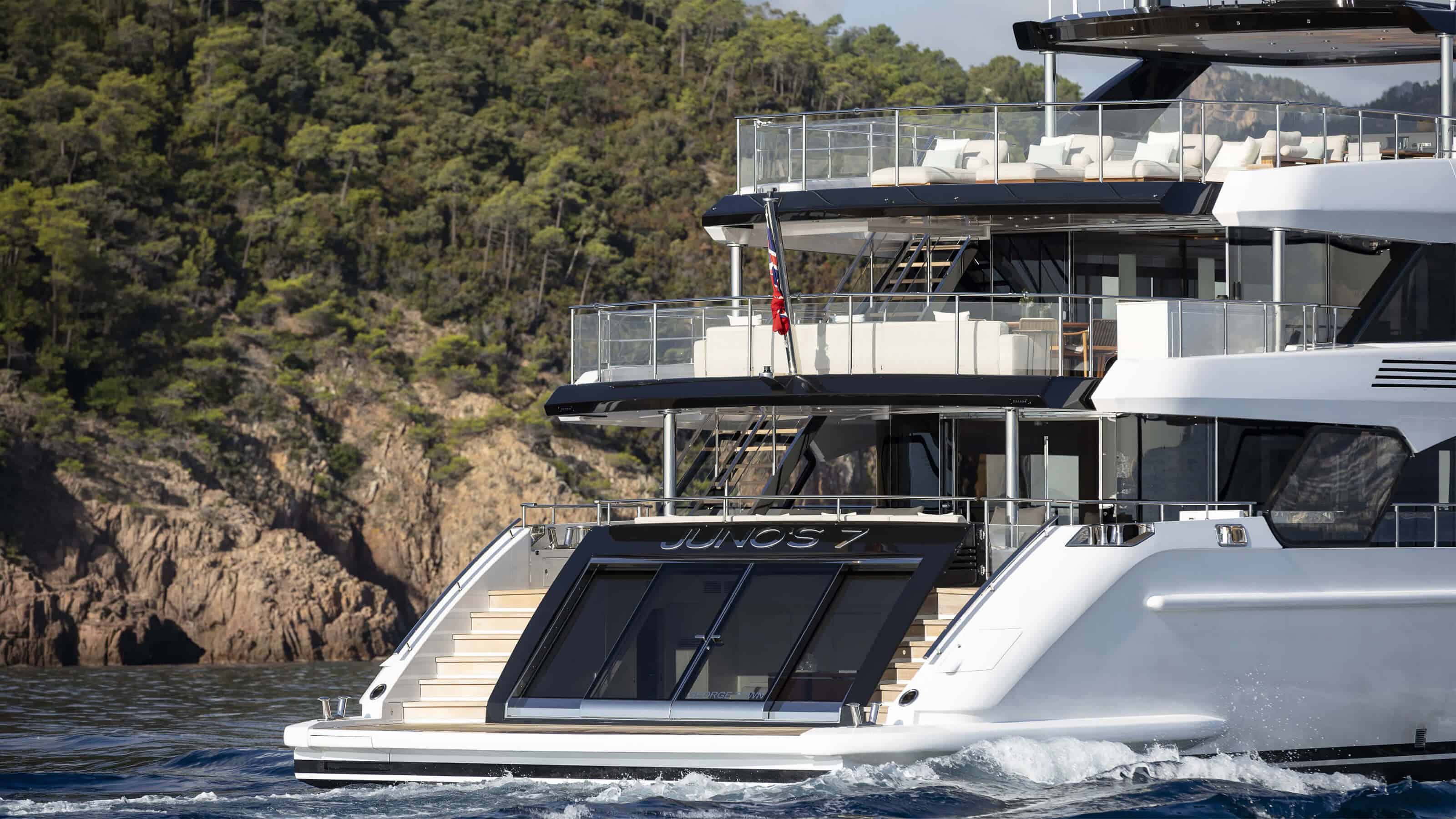 Benetti_Junos7_fleet_03